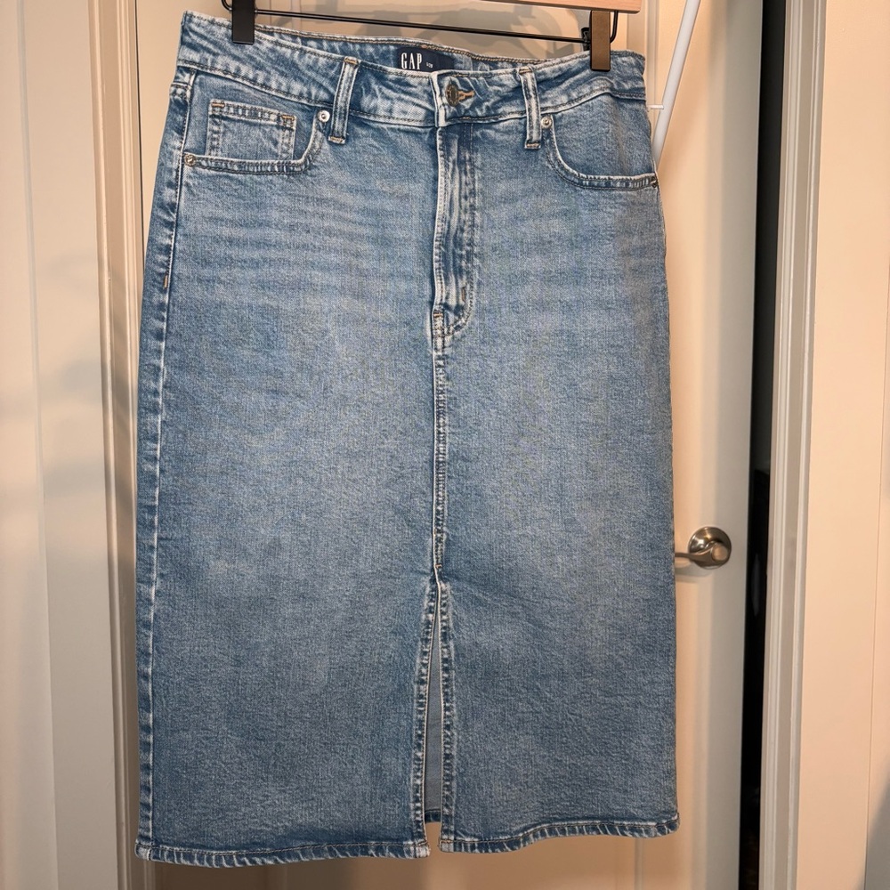 GAP Light Blue Midi Length Denim Skirt with Stretch Size 6
